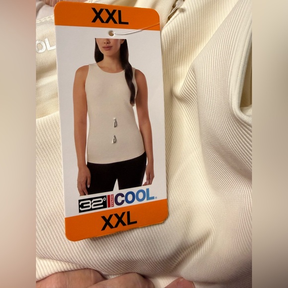 NWT 32 Degrees Women's Soft Textured Ribbed Cream Tank Top w/ Built in Bra XXL - Picture 8 of 9